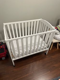Dream On Me Foldable Crib