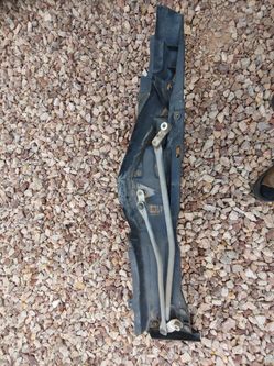 Wiper Linkage With Motor