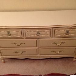 Lea Dresser