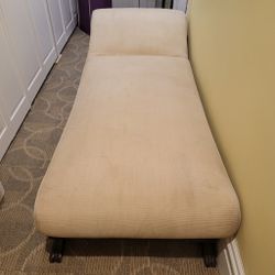 Chaise lounge fainting couch