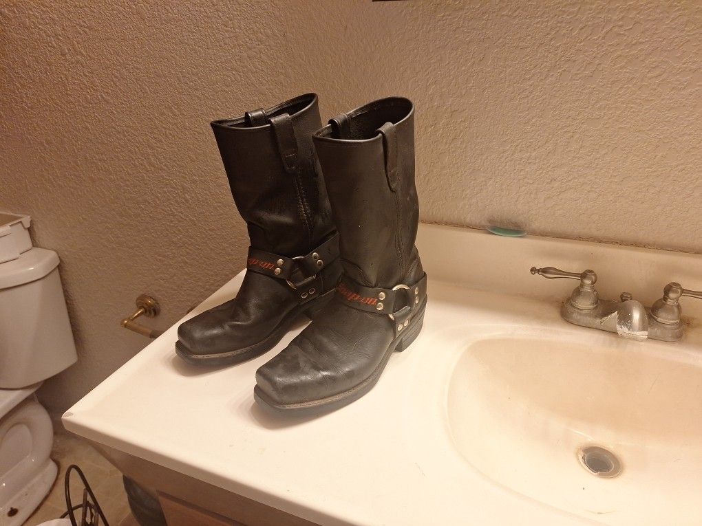 Snap on work boots