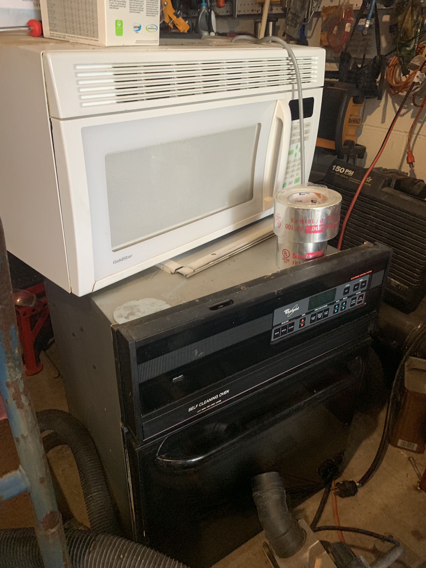 Kitchen / oven / microwave / appliances