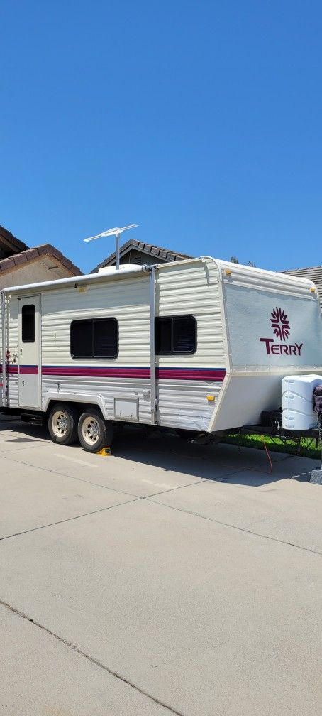 1990 Fleetwood Terry Resort Travel Trailer! 