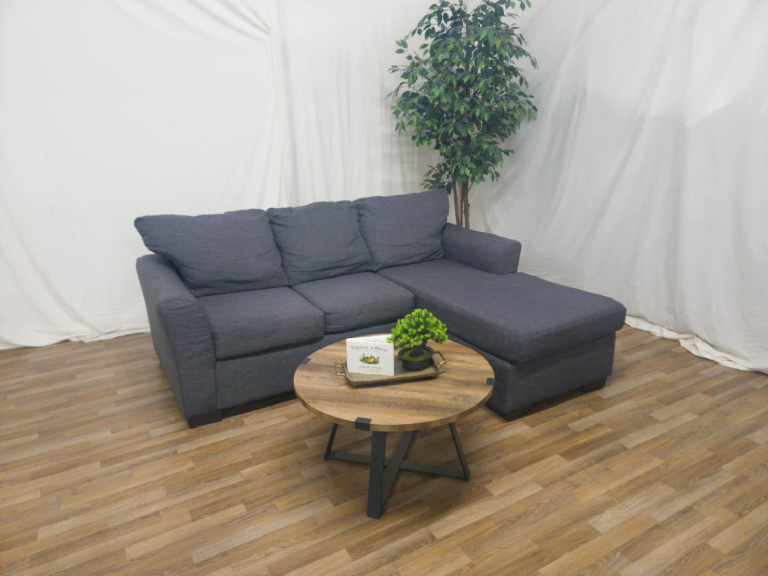 DELIVERY AVAILABLE Sectional/Couch