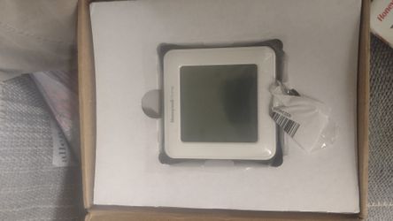 Honeywell T5 Touchscreen 7 Day Programmable Thermostat Brand New PRICE LOWERED NEED GONE