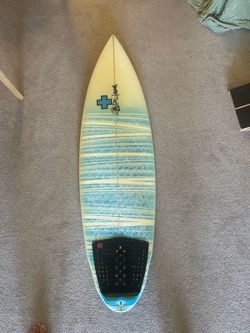 30L 5’11 surfboard