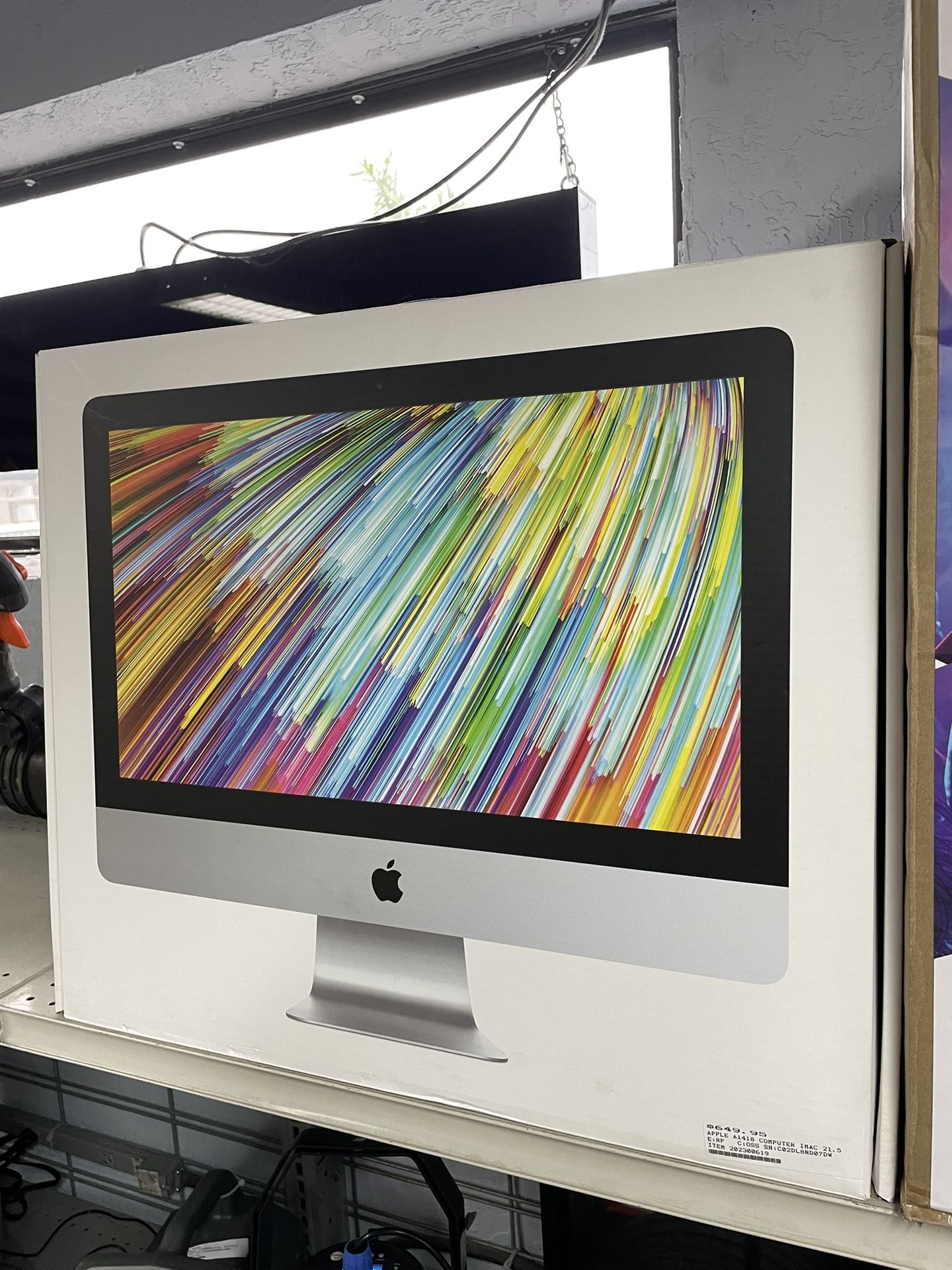 Apple iMac (21.5 inch, 2017 8gb Memory 256 HHD Model: MHK03ll/A