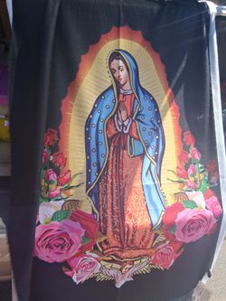 Virgen de Guadalupe rebozo con flores 💐fondo negro.