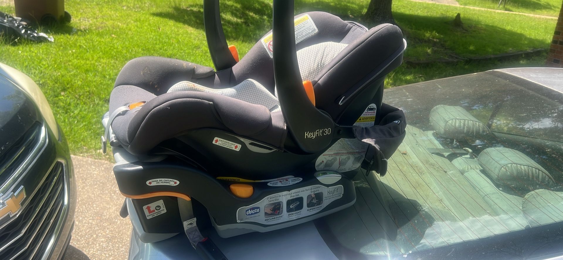 Chicco Car seat Barely Used 