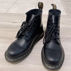 Dr. Martens Air Wair Black Boots Womens 7