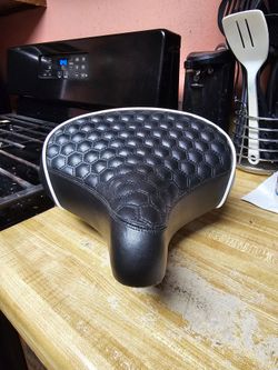SCWINN WIDE BODY BICYCLE/CRUISER SEAT (NEW)