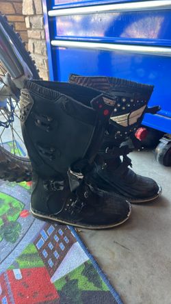 Riding boots
