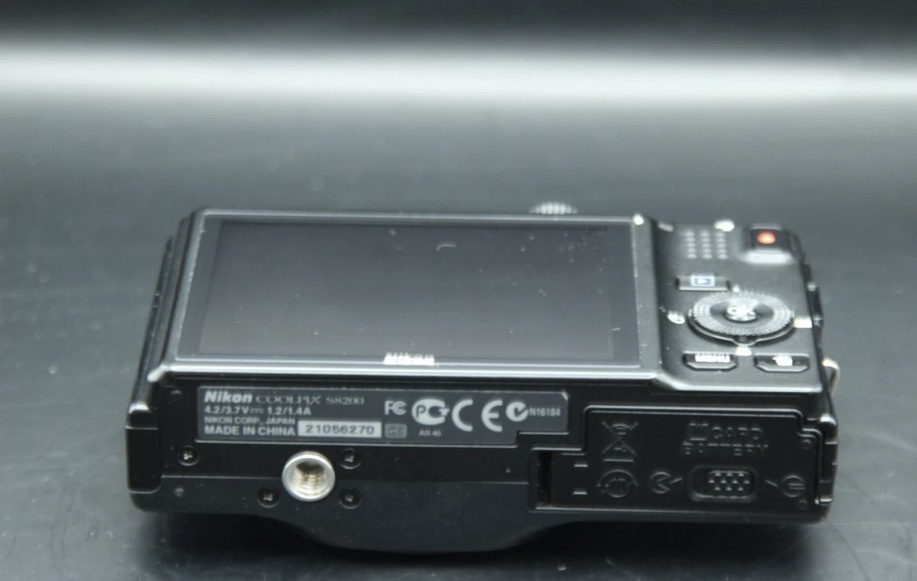 NIKON COOLPIX S8200