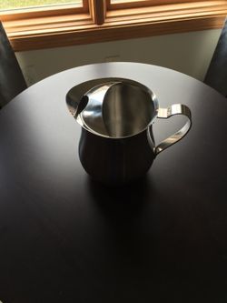 Water pitcher