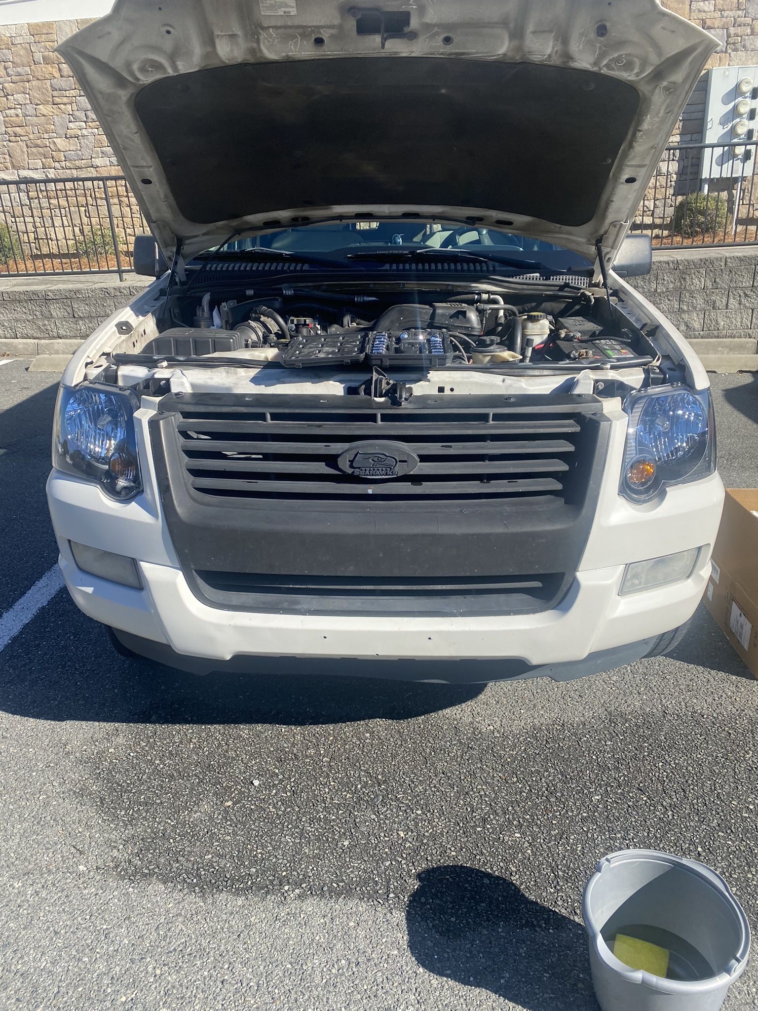 2008 Ford Explorer Grill and Headlights