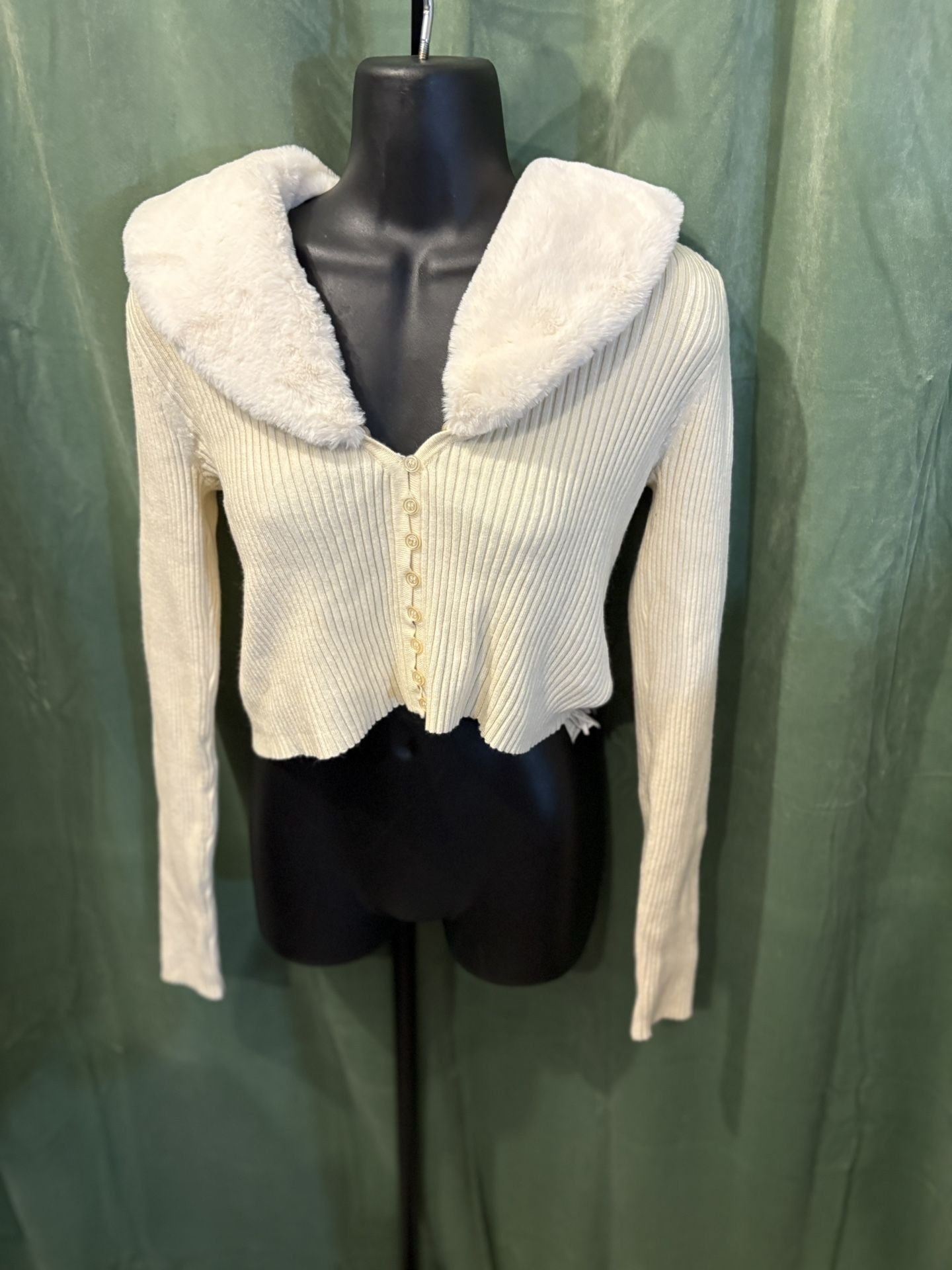Cream and white fuzzy cardigan with button-up front and fur trim crop  #winter #neutral 