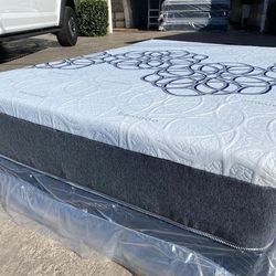 Queen Bamboo Hybrid Cool Gel Memory Foam Mattress!!