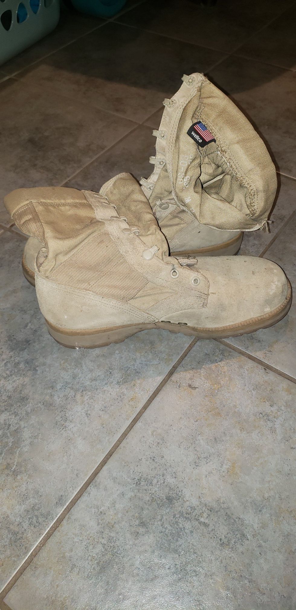 Military Desert boots, no laces