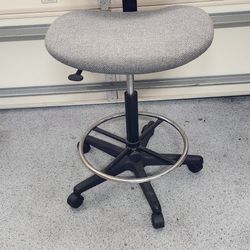 Fabric Work Stool - Gray in Excellent Cosmetic And Operational Condition.  All - Purpose Stool With Adjustable Seat And Footring For A Custom Fit. 