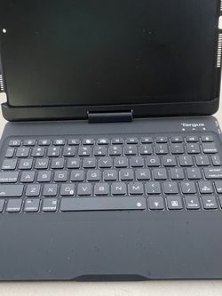 iPad 7 Keyboard Case . Used Twice. Priced To Sell $30.