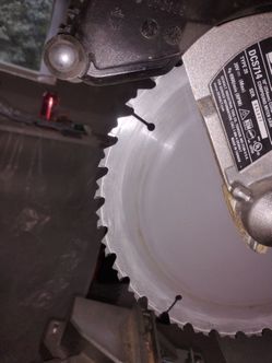 DeWalt DCS714 10-Inch Compound Miter Saw