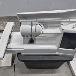 Husqvarna Designer SE Sowing/Embroidery Machine