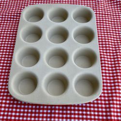 Pampered Chef Unused Stoneware 12 Muffin Cupcake Pan
