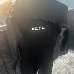 Xcel Axis 3/2 Chest Zip Wetsuit – Size MS – Like New (Used Once)
