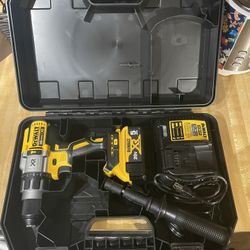 Dewalt Hammer drill 20v With 5 Ah Batt And Charger Like New $200 Firm In Carry Box 