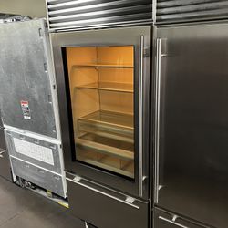 Sub Zero 36”Wide Glass View Bottom Freezer Refrigerator 