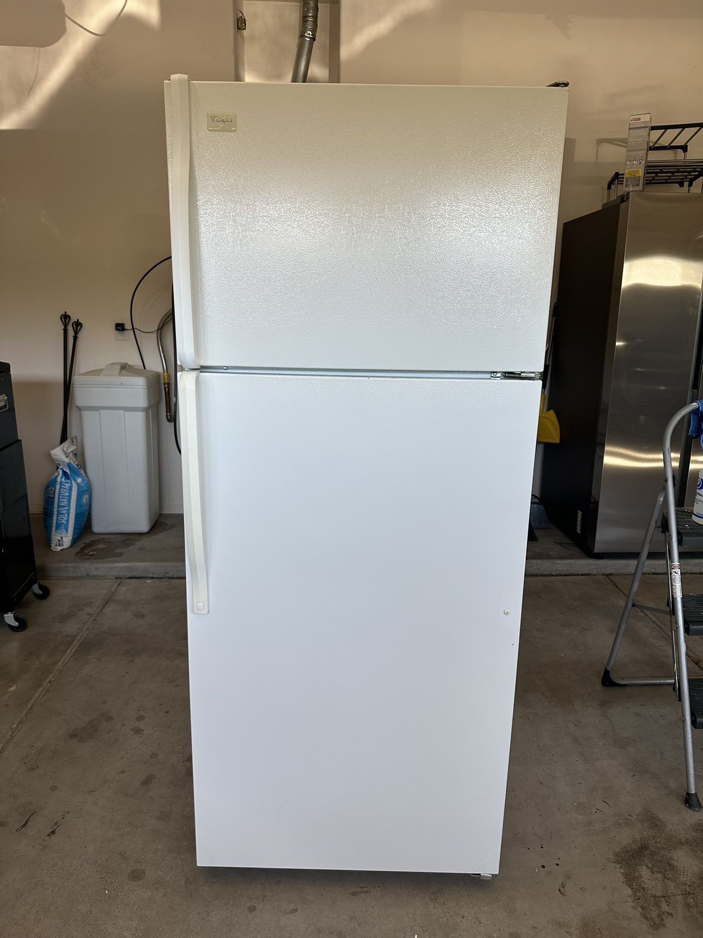 Whirlpool Refrigerator/ Top Freezer