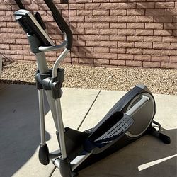 ProForm 390 E Elliptical Trainer - Great Condition! Low-Impact Home Cardio