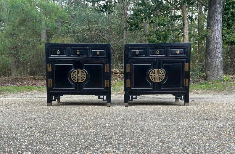 Pair of vintage ebonized Chinoiserie nightstands for Century Furniture . Chin Hua . Hollywood regency