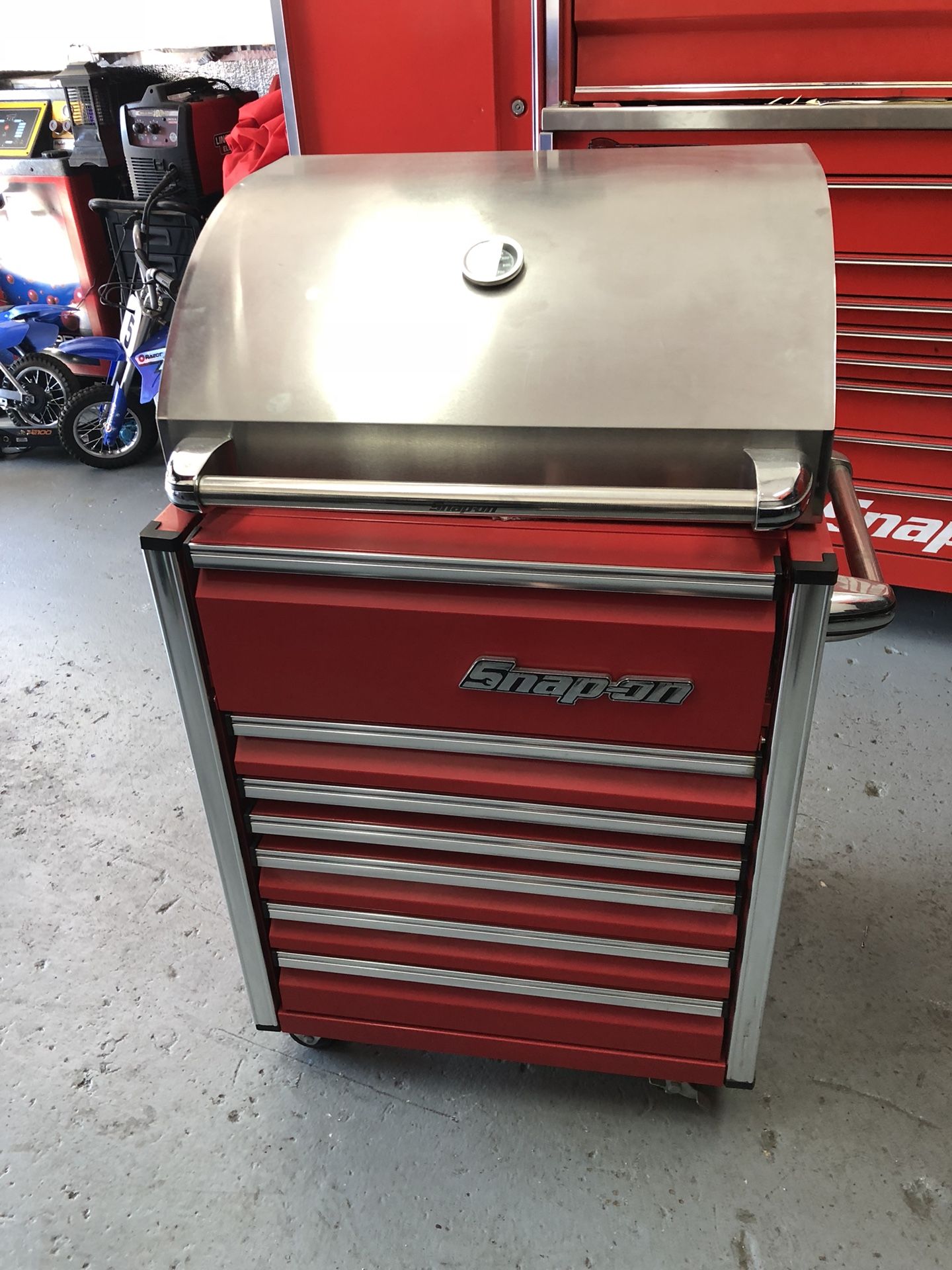 Snap on gas grill