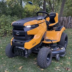 Cub cadet XT1 LT46 Ride On Tractor Lawnmower