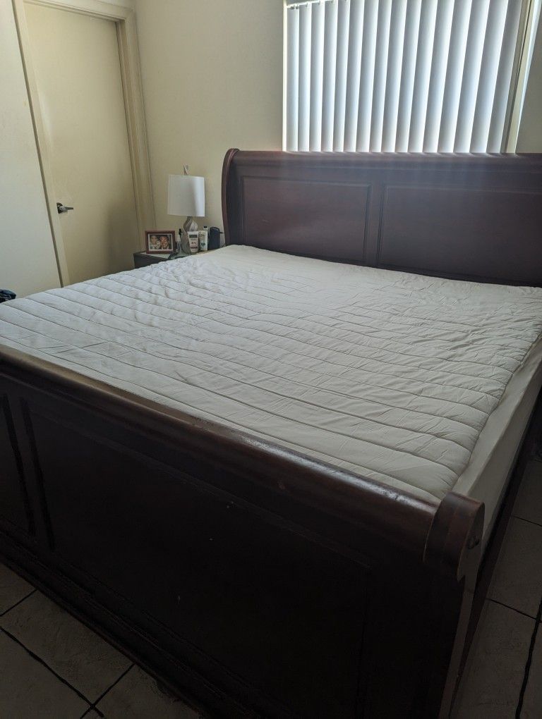 King Size Bed.. Solid , Wood. ( No Mattress )... 