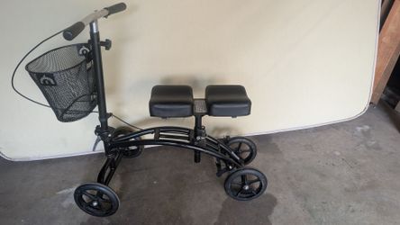 Knee scooter black great condition