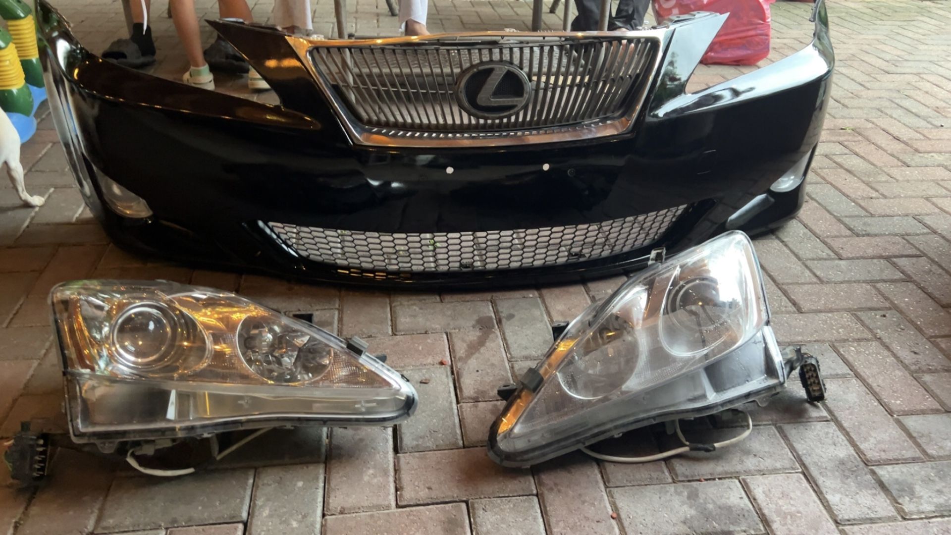 is250/350 bumper and headlights