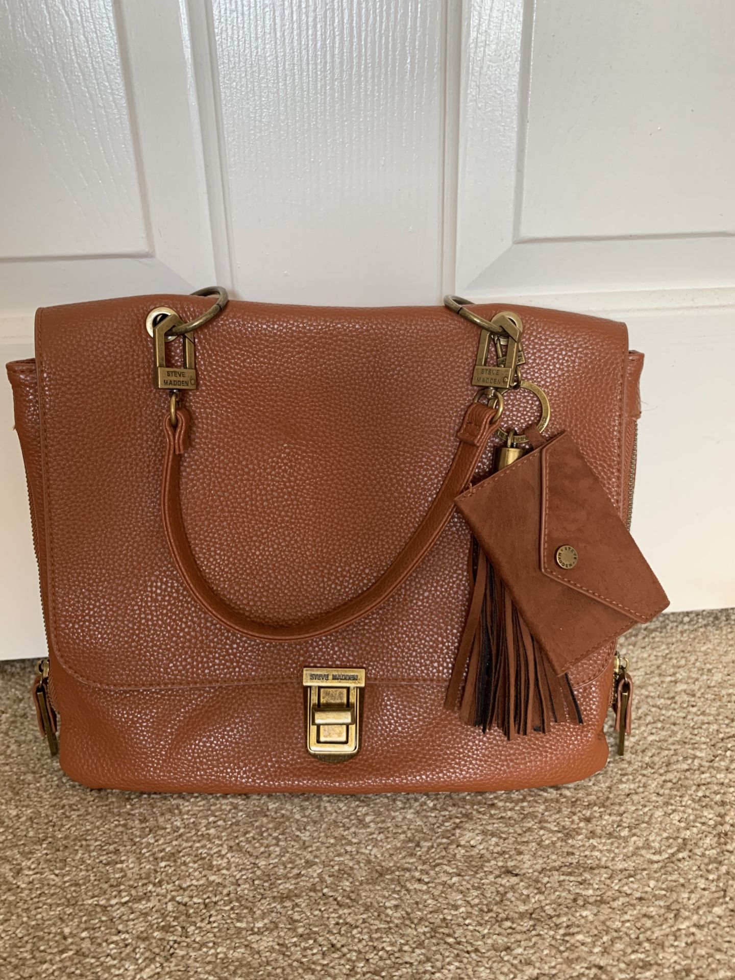 Steve Madden Handbag: messenger style, With Strap
