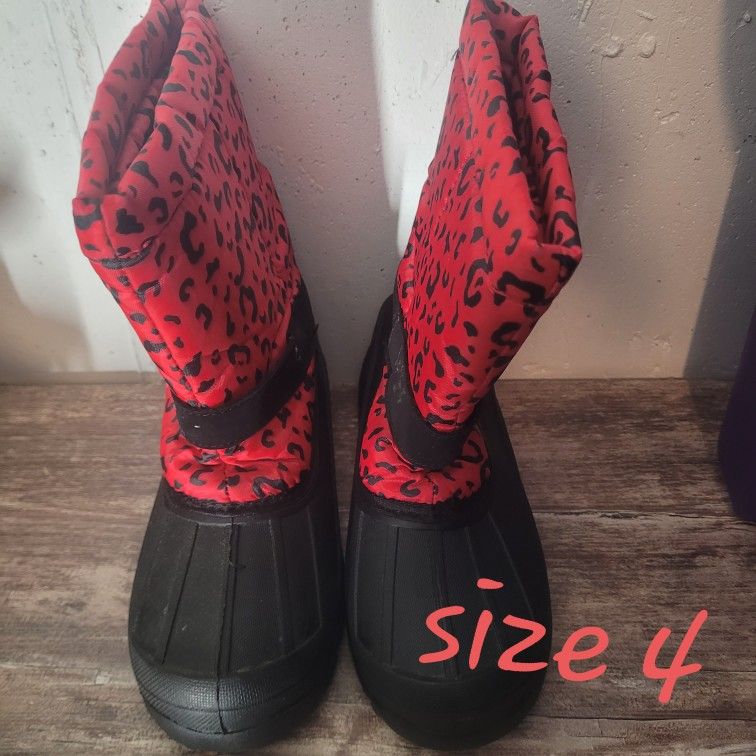 Girls Size 4 Snow Boots -Like New