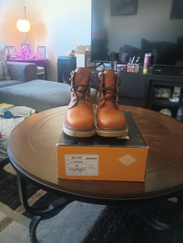 BONANZA MENS WORK BOOTS SIZE 9 MENS USED 3 TIMES AT MOST WALKING AROUND IN $100 O.B.O.