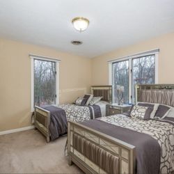 Twin Bed Room 