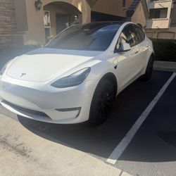 Tesla Model Y - 2023