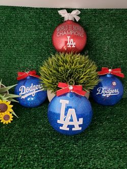 Dodger ornament set