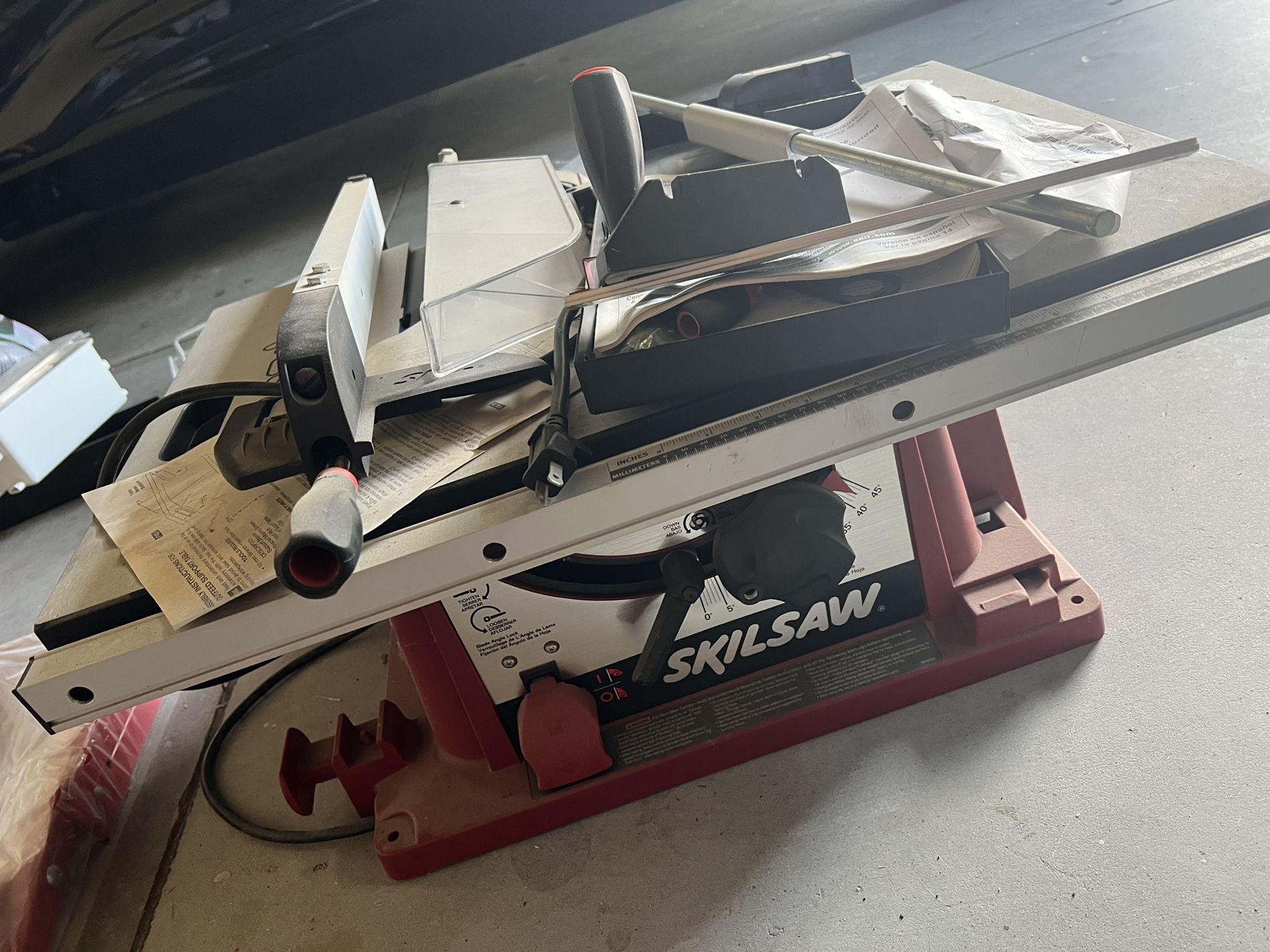 Skilsaw Table Saw NEW 15 Amp With Stand