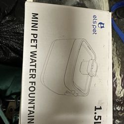 Mini pet water fountain