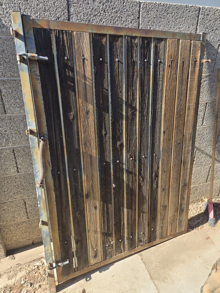 STEEL FENCE GATE