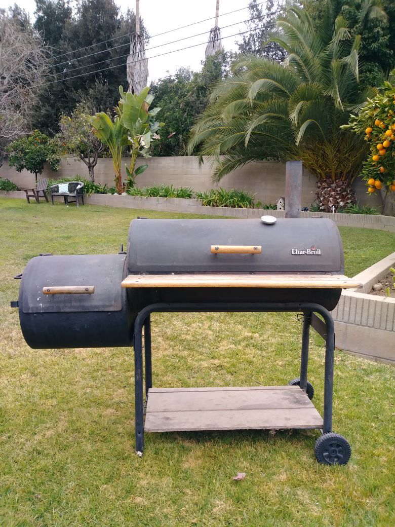Char-Broil off set Wheeled Pellet Wood Chip Smoker Grill
