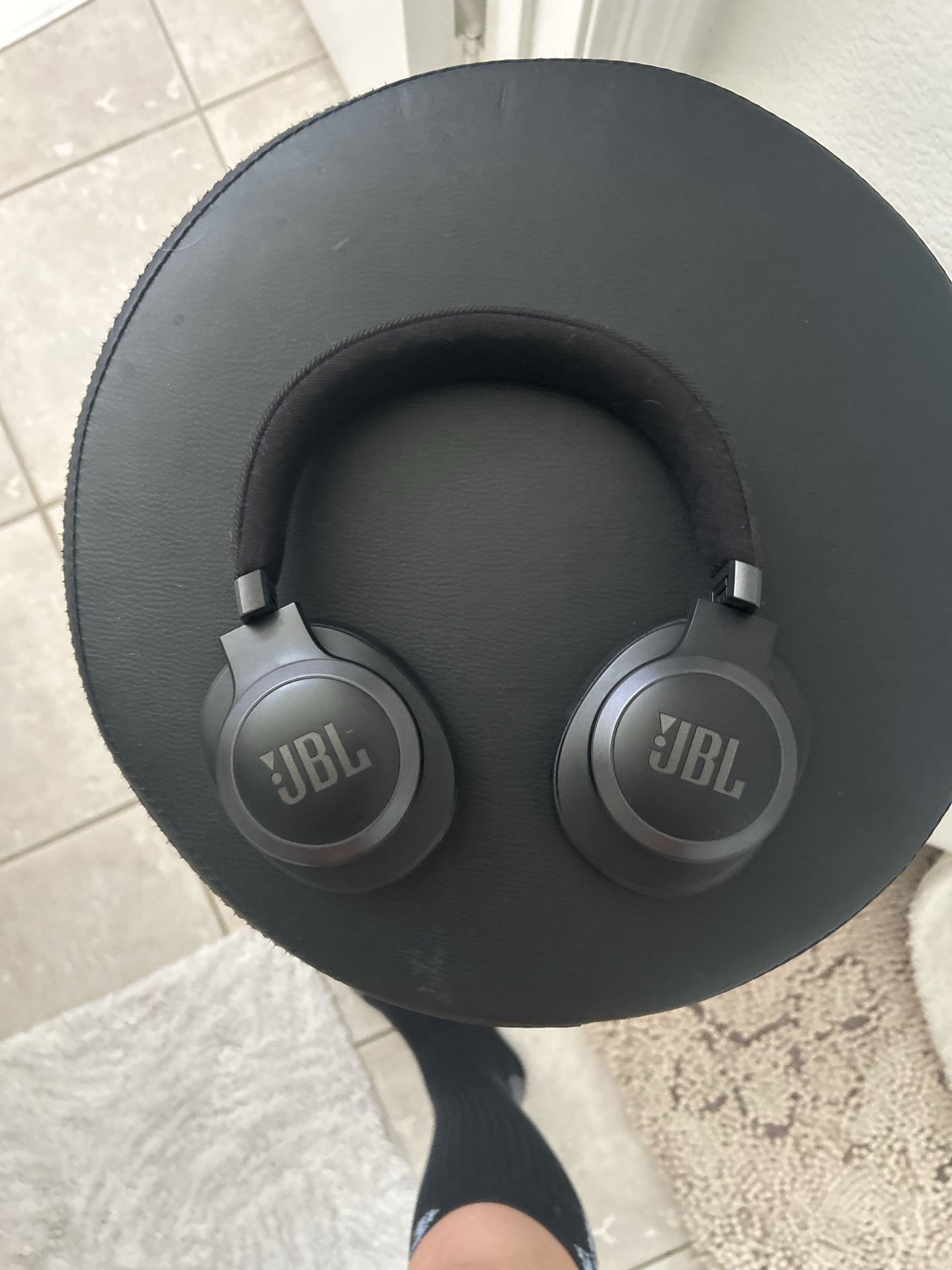 JBL Live 660NC Noise-Canceling Wireless Headphones – Great Condition!