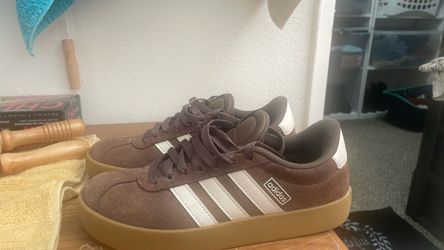 Adidas shoes size 6 women’s